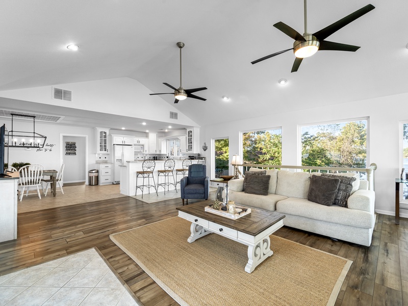 LAKESIDE LIVING AREA AND KITCHEN