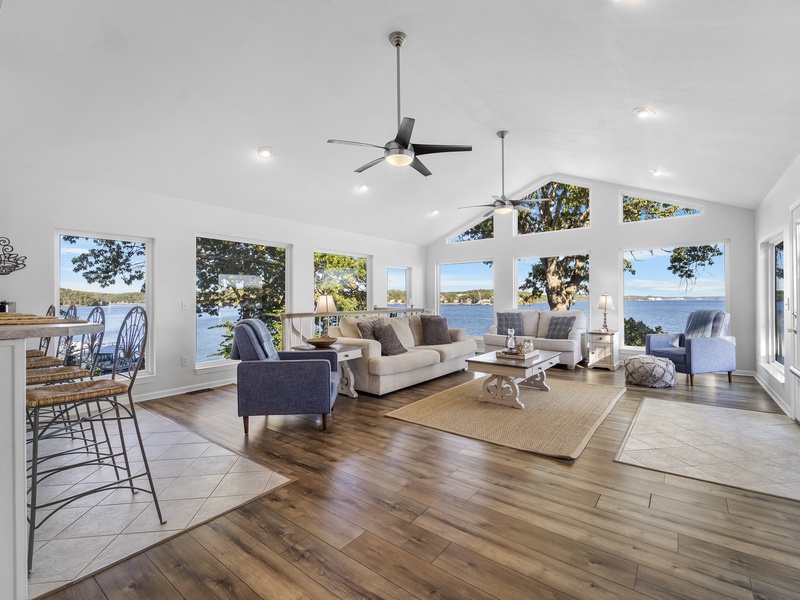 LAKESIDE LIVING AREA