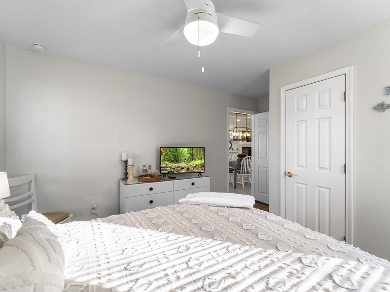 BEDROOM 2 - QUEEN BED ON MAIN LEVEL