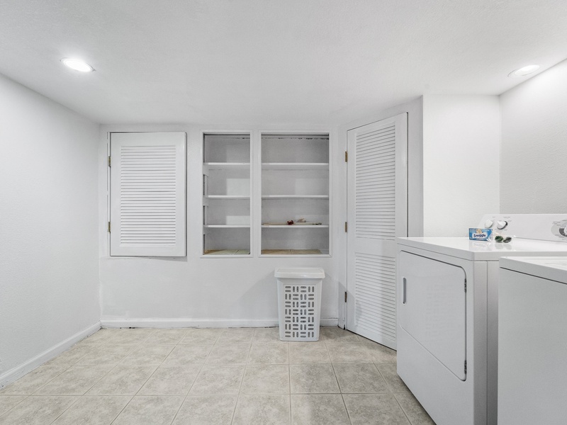 LAUNDRY ROOM