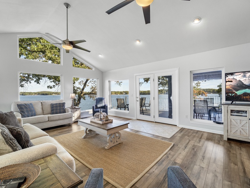 LAKESIDE LIVING AREA