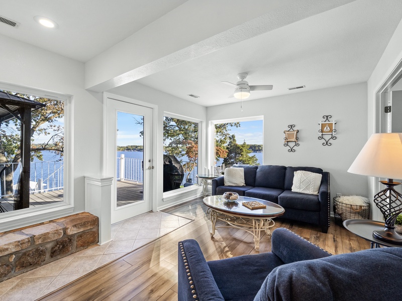 LAKESIDE SITTING AREA