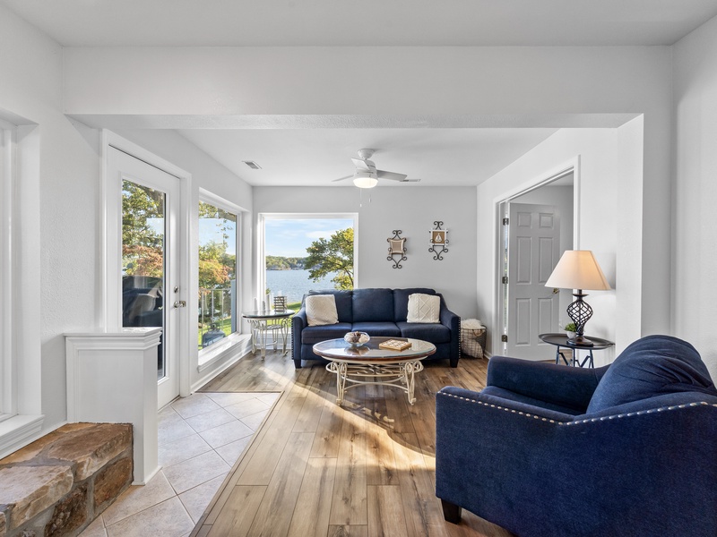 LAKESIDE SITTING AREA