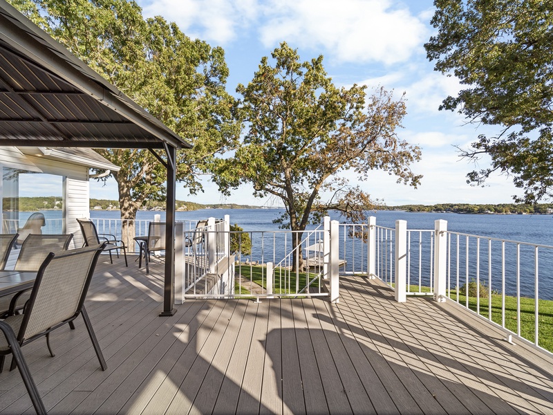 LAKESIDE DECK