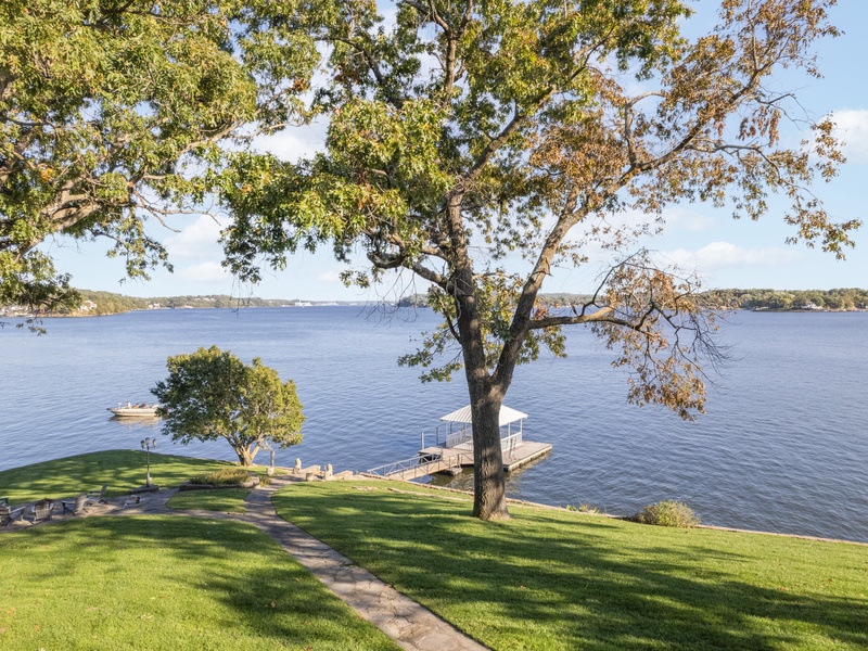SHARED MARTINI PATIO