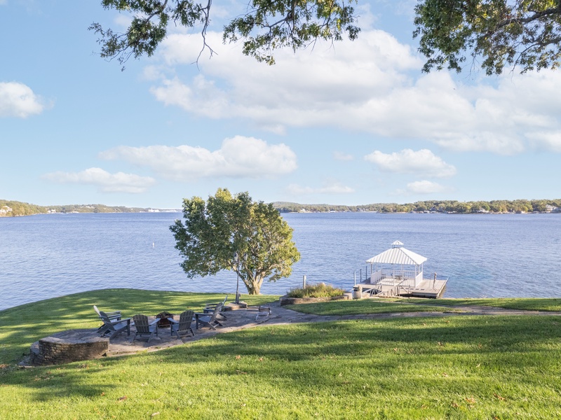 SHARED MARTINI PATIO