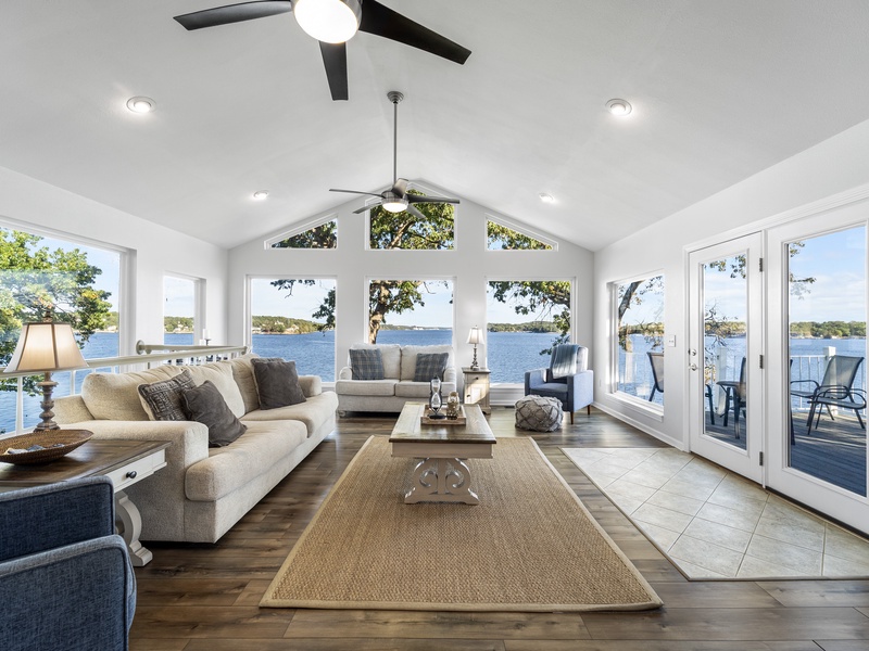LAKESIDE LIVING AREA