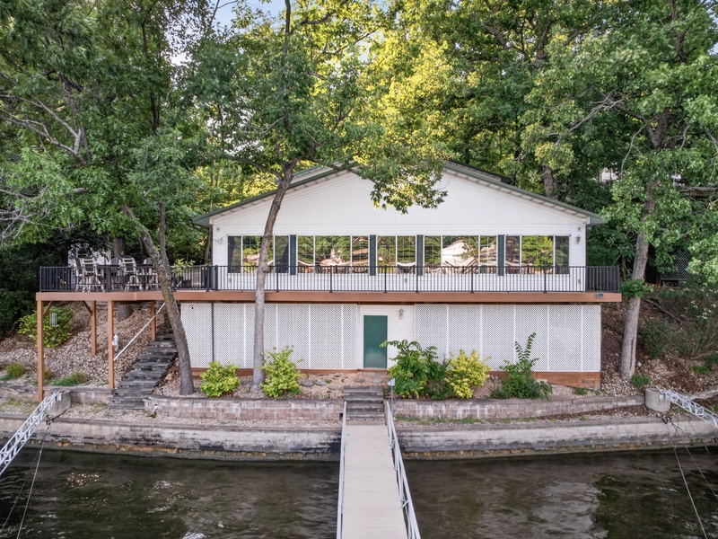 LAKESIDE EXTERIOR