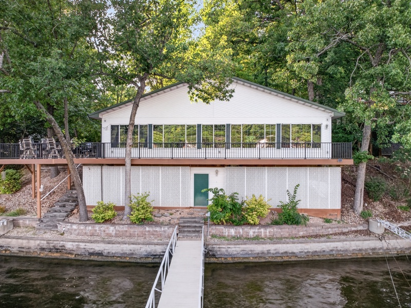 LAKESIDE EXTERIOR