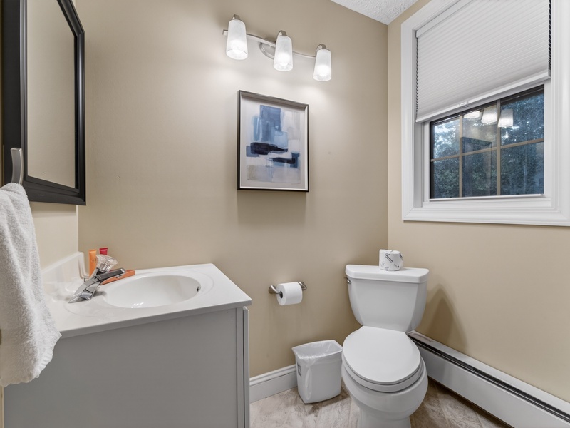 BATHROOM 4 - UPPER LEVEL