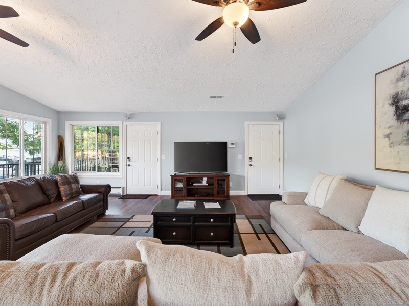 LAKEVIEW LIVING AREA