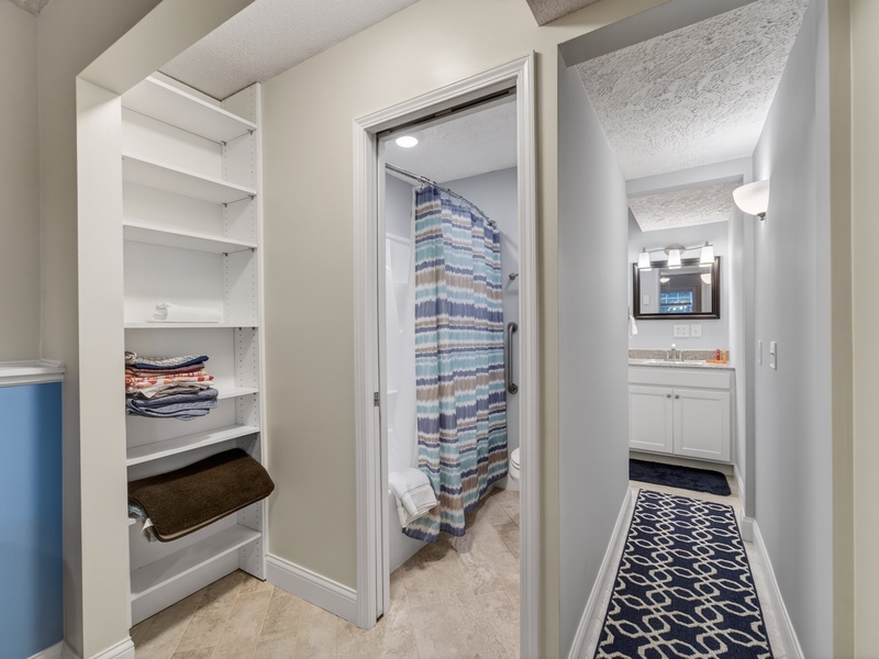 BATHROOM 2 - MAIN LEVEL