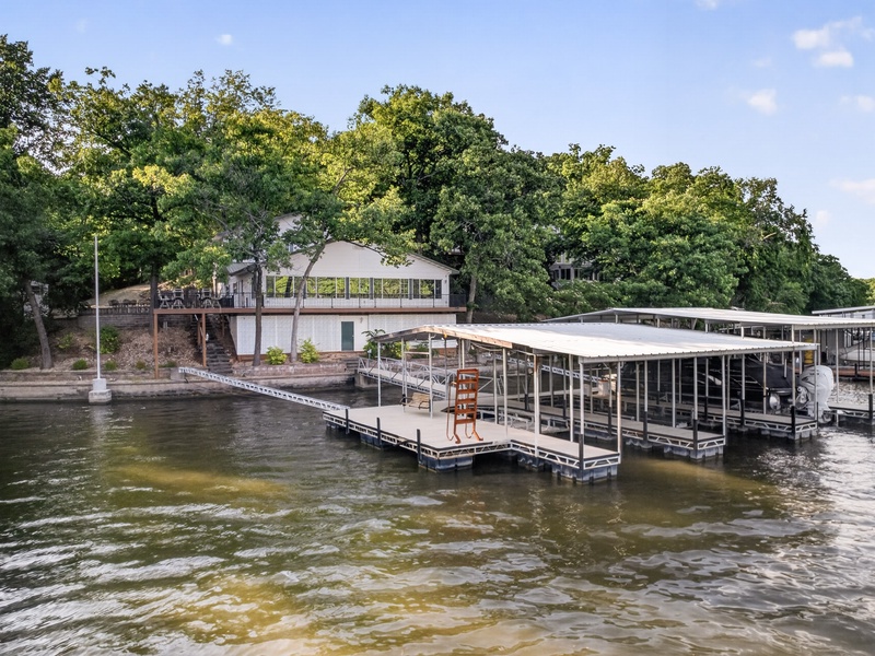 AERIAL VIEW OF THE HOUSE AND DOCK