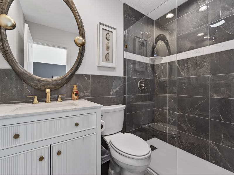 BATHROOM 3 - OFF BEDROOM 4