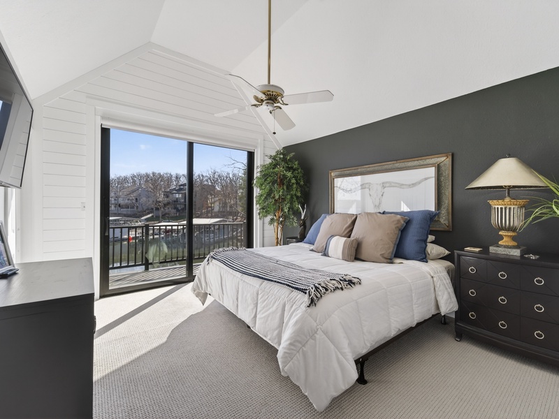 BEDROOM 4 - KING BED ON UPPER LEVEL