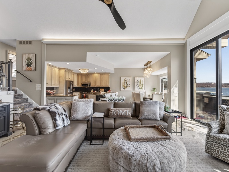 LAKESIDE LIVING AREA