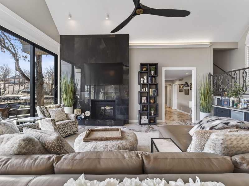 LAKEVIEW LIVING AREA