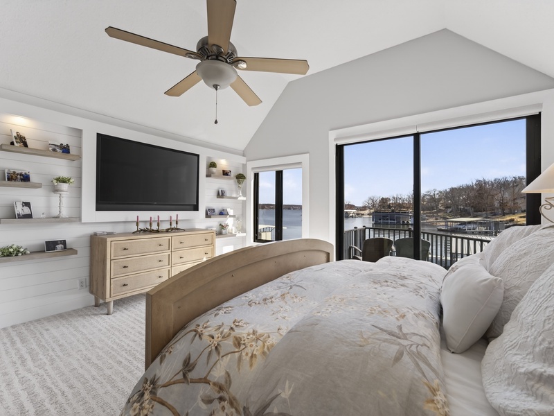 BEDROOM 1 - KING LAKEVIEW ON MAIN LEVEL