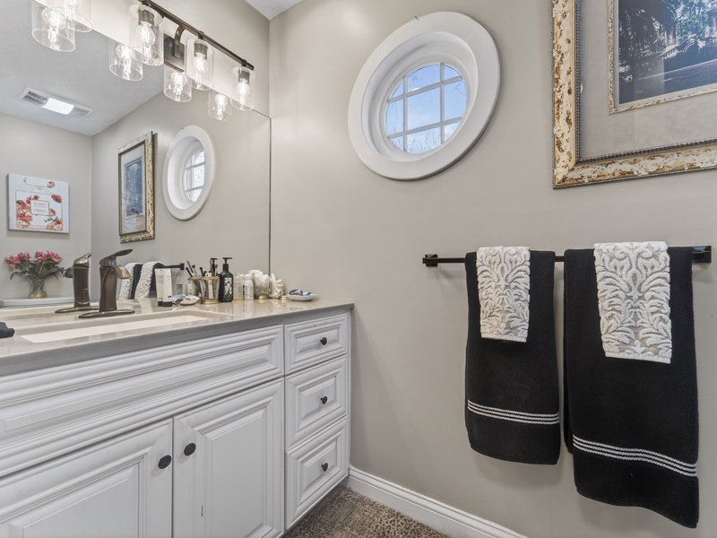 BATHROOM 1 - OFF BEDROOM 1