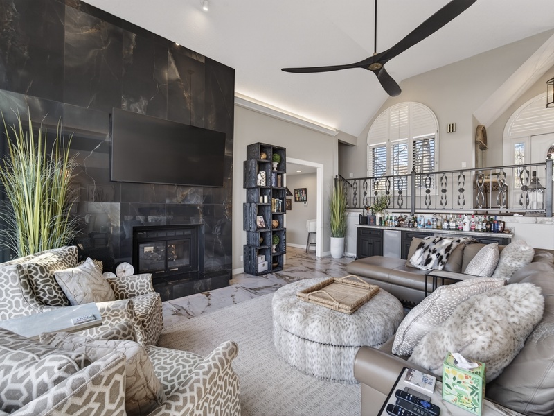 LAKEVIEW LIVING AREA