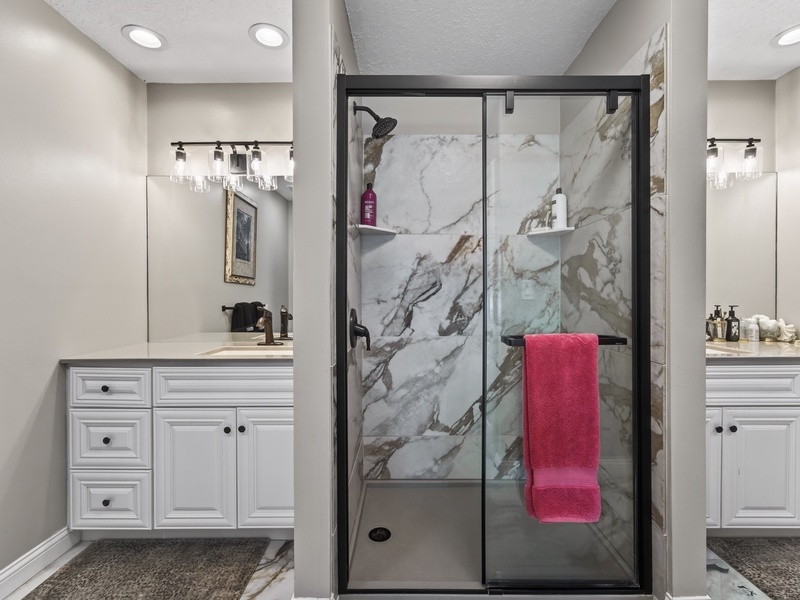 BATHROOM 1 - OFF BEDROOM 1