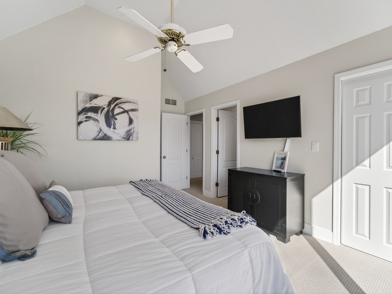 BEDROOM 4 - KING BED ON UPPER LEVEL