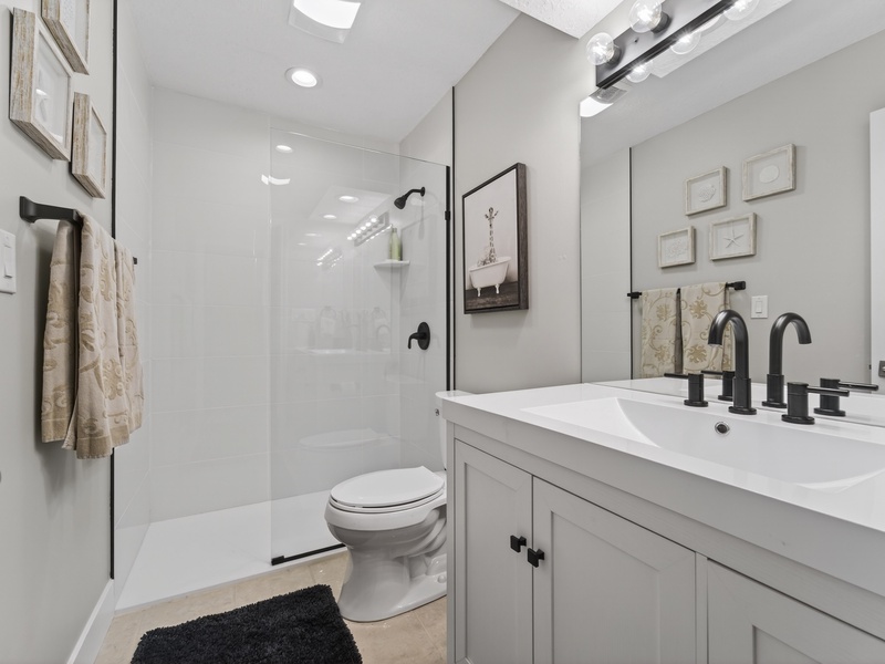 BATHROOM 6 - OFF BEDROOM 7