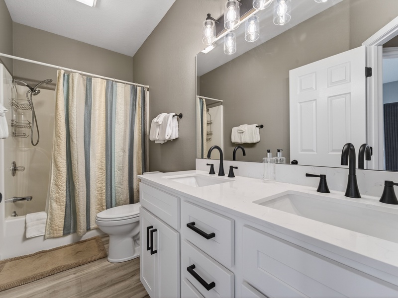 BATHROOM 1