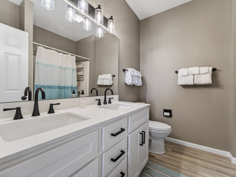 BATHROOM 2