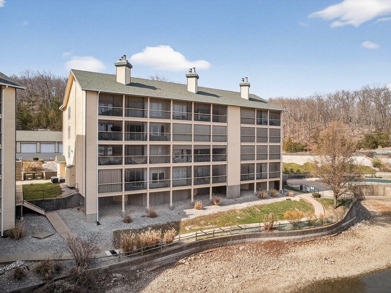 LAKESIDE EXTERIOR