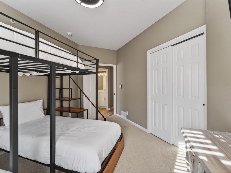 BEDROOM 3 - QUEEN OVER 2 TWINS