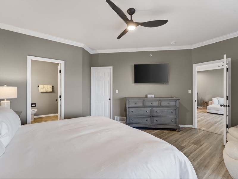 BEDROOM 1 - KING BED