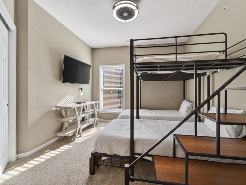 BEDROOM 3 - QUEEN OVER 2 TWINS