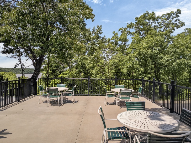 COMMUNITY POOL DECK