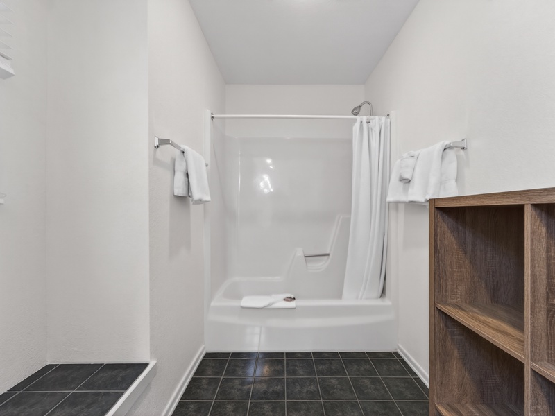 BATHROOM 2 - UPPER LEVEL