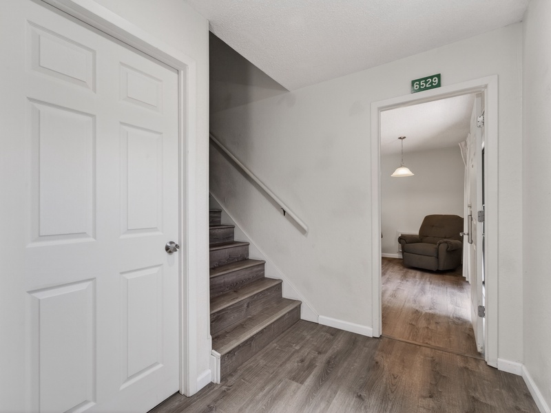 LOWER LEVEL LANDING
