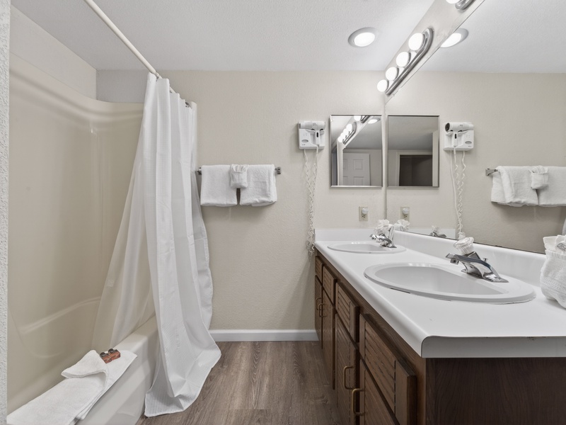 BATHROOM 3 - MAIN LEVEL