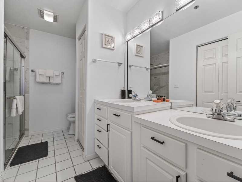 BATHROOM 1 - OFF PRIMARY BEDROOM