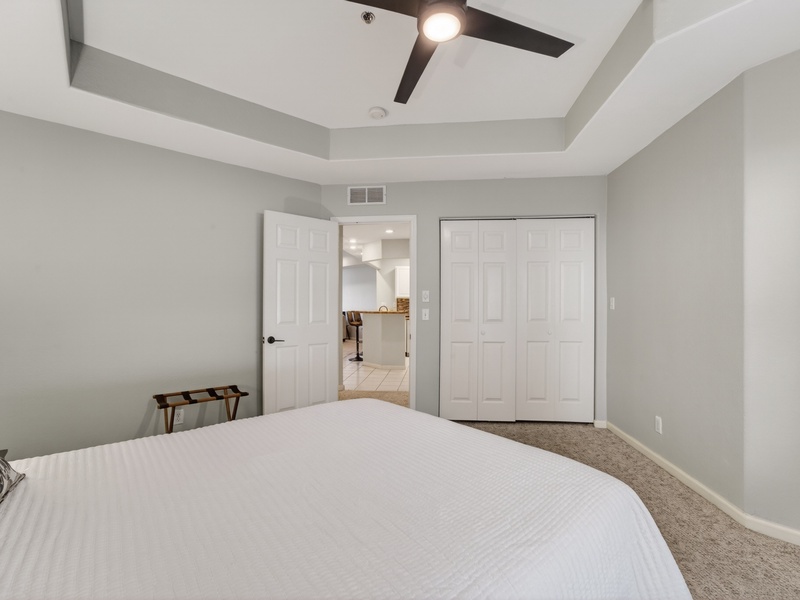 BEDROOM 2 - QUEEN BED