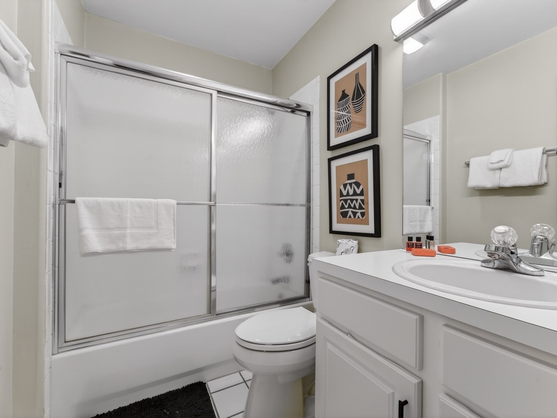 BATHROOM 2