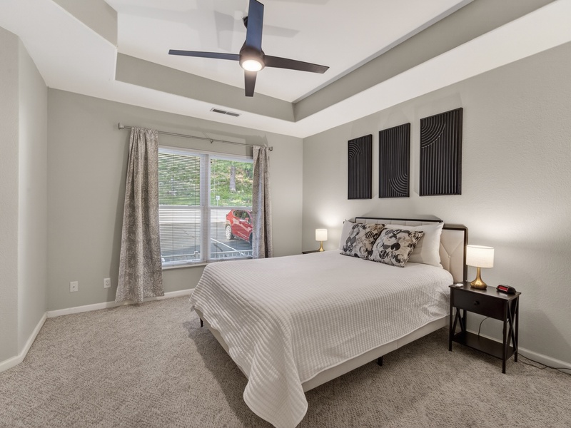 BEDROOM 2 - QUEEN BED