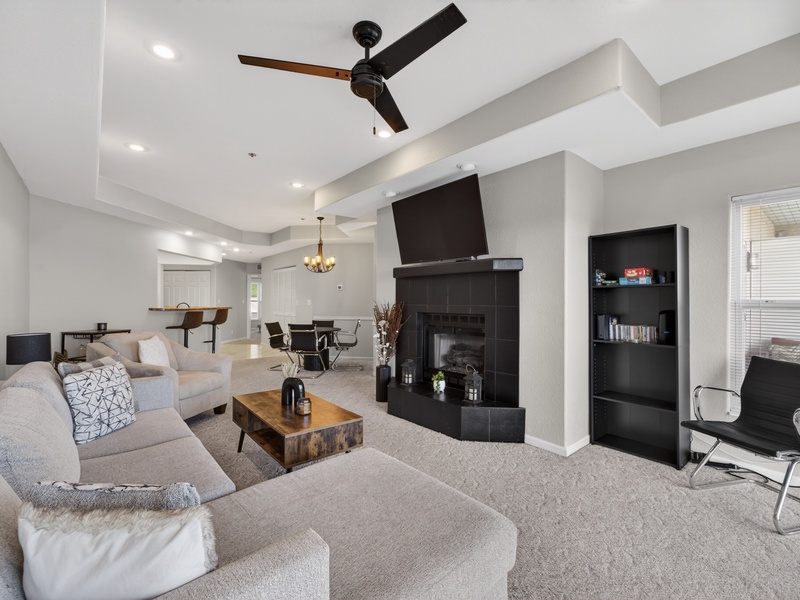 LAKEVIEW LIVING AREA