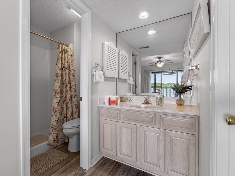BATHROOM 1 - OFF BEDROOM 1
