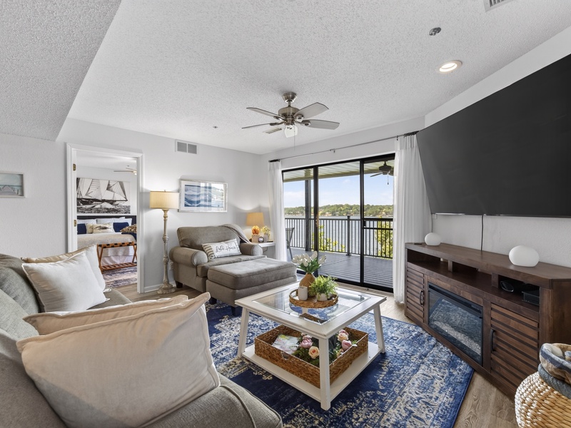 LAKEVIEW LIVING AREA
