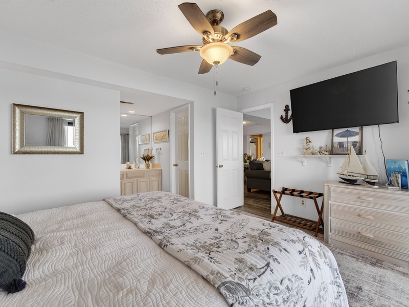 BEDROOM 1 - QUEEN BED WITH LAKE VIEW