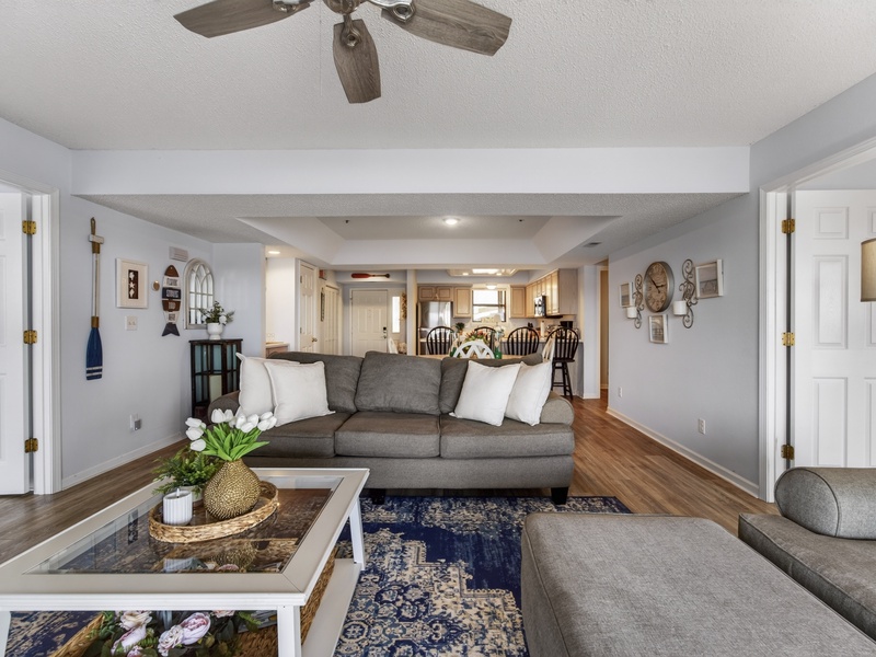 LAKEVIEW LIVING AREA