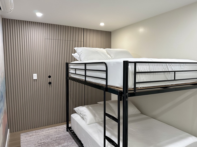 Bedroom with full bunkbed mirror closet doors and AC