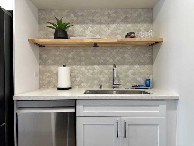 Kitchen with refrigerator, ice maker, dishwasher, garbage dispos
