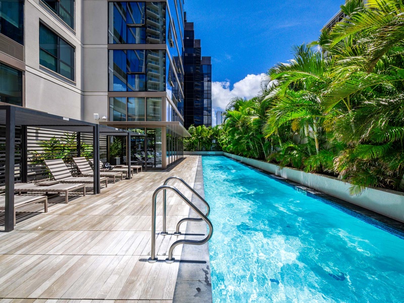 Wake up to resort vibes at Sky Ala Moana’s lap pool, where a long turquoise lane lined with palms invites morning swims and sunny relaxation. Enjoy free assigned parking, in-unit laundry, and a short walk to Waikiki Beach. Shared with other residents