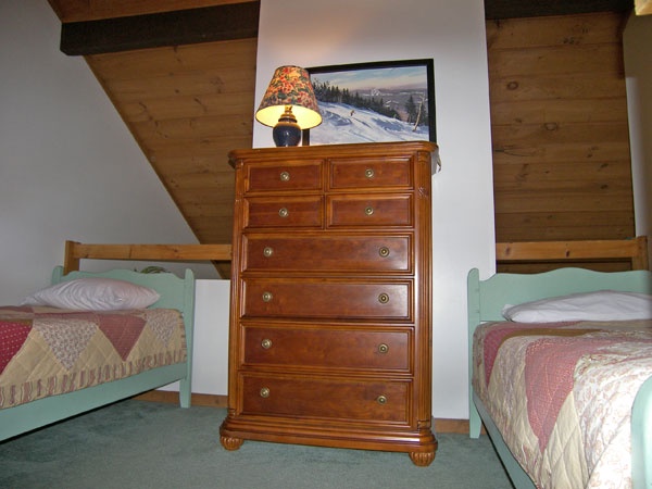 Upper Loft with Two Twin Beds